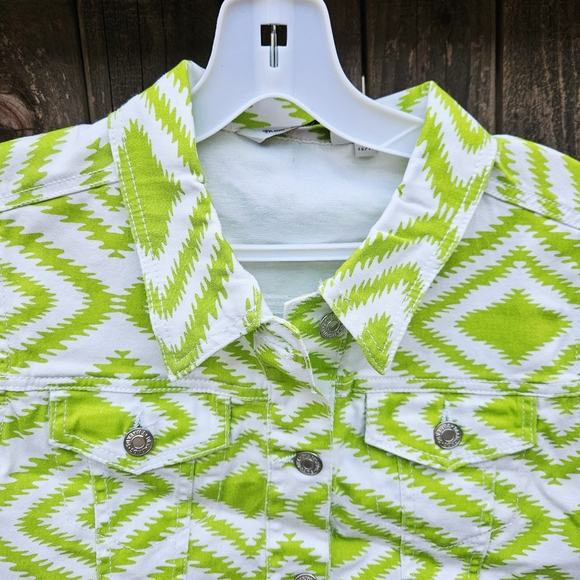 Cristal Vogue Green and White Geometric Vest Girls Size M - Picture 3 of 15